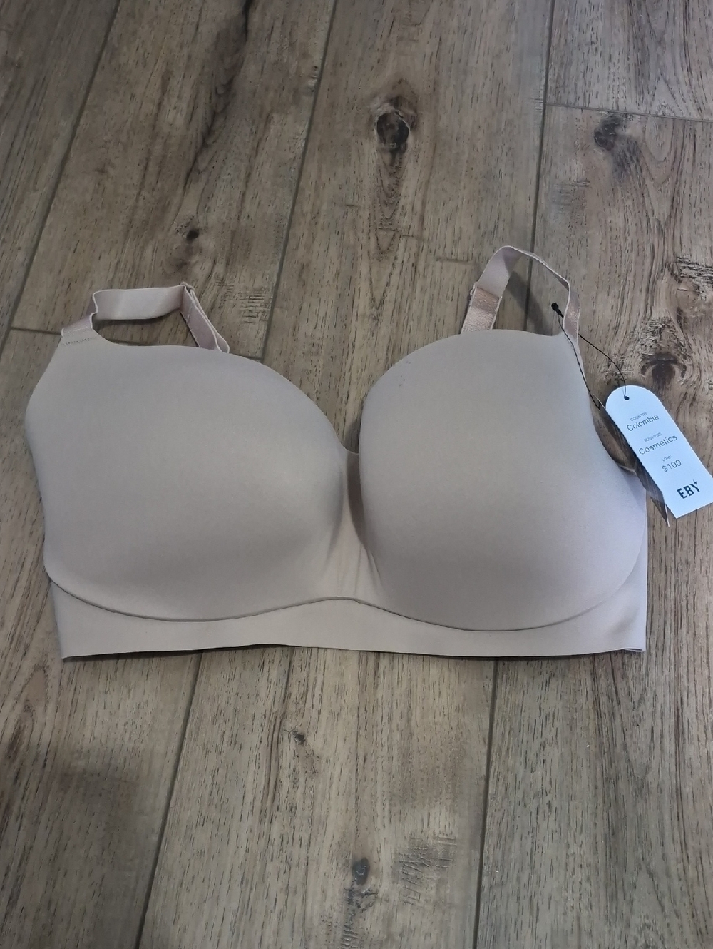EBY Bra. NWT. Size:MDD. Nude. Wireless. Soft.